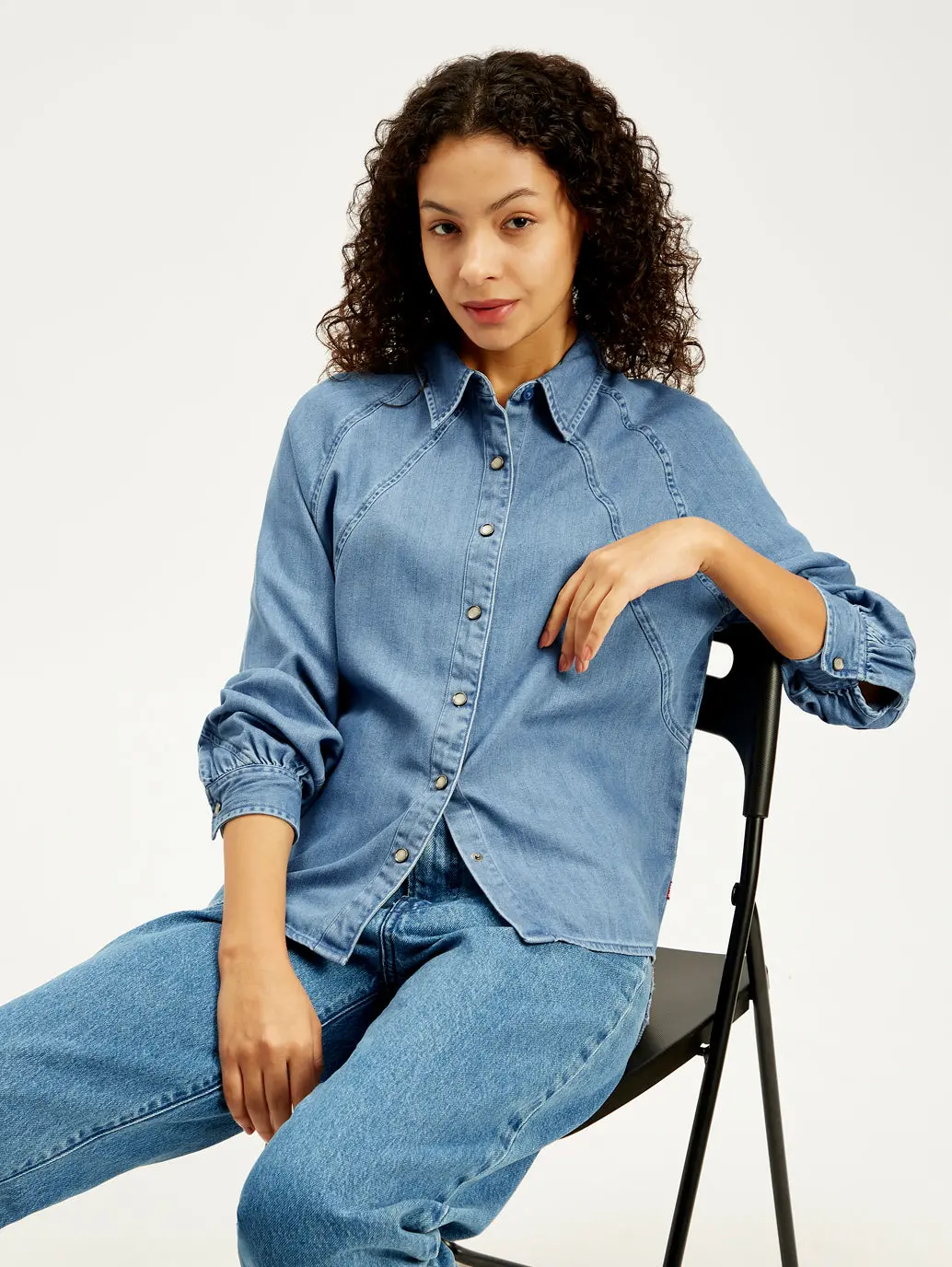Women's Solid Relaxed Fit Denim Shirt 1