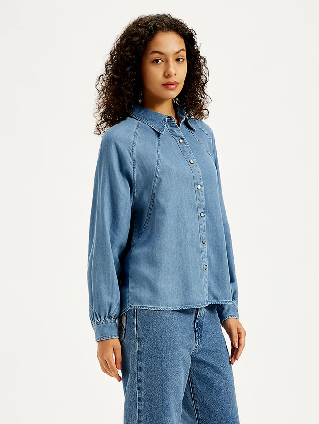 Women's Solid Relaxed Fit Denim Shirt 4