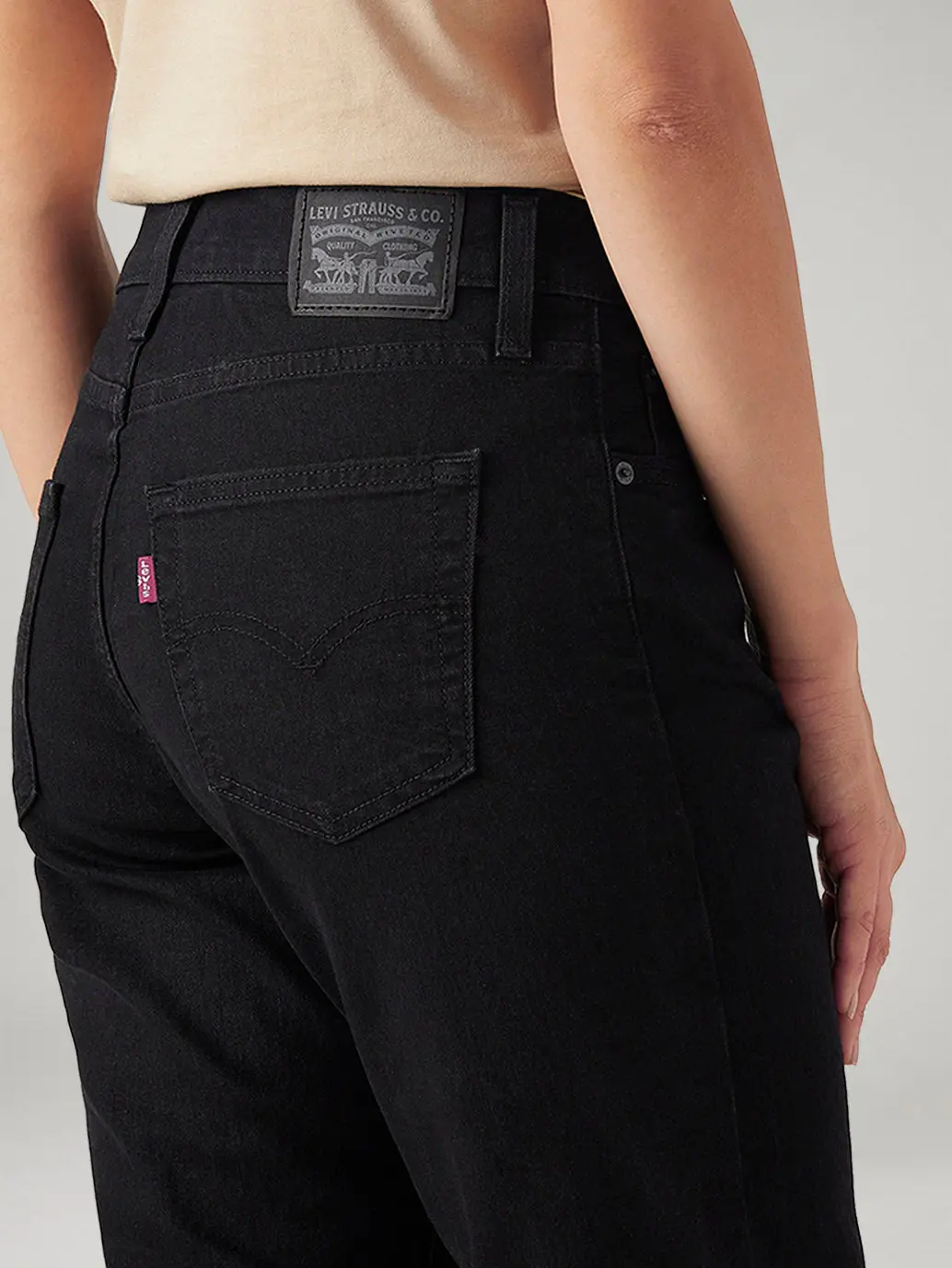 Women's 724 Black Slim Straight Fit High Rise Jeans 6
