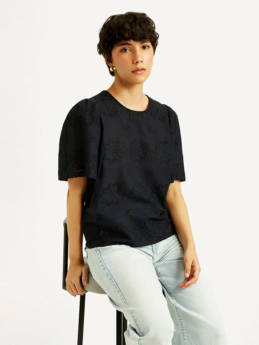 Women's Floral Black Round Neck Top 1