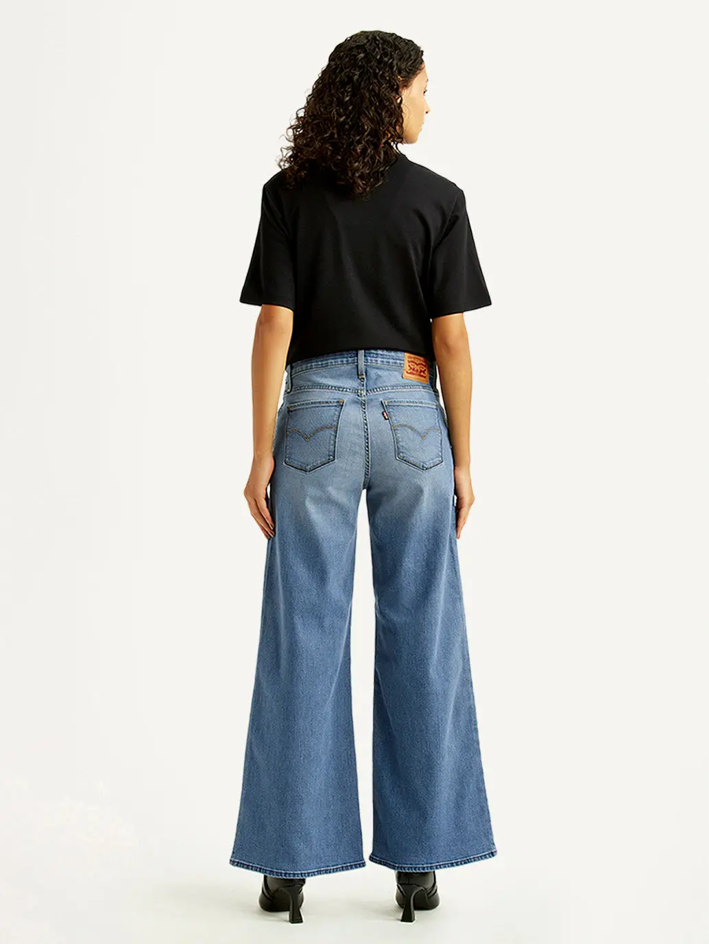 Women's 318 Med Indigo Shaping Wide Leg Fit Mid Rise Jeans 5