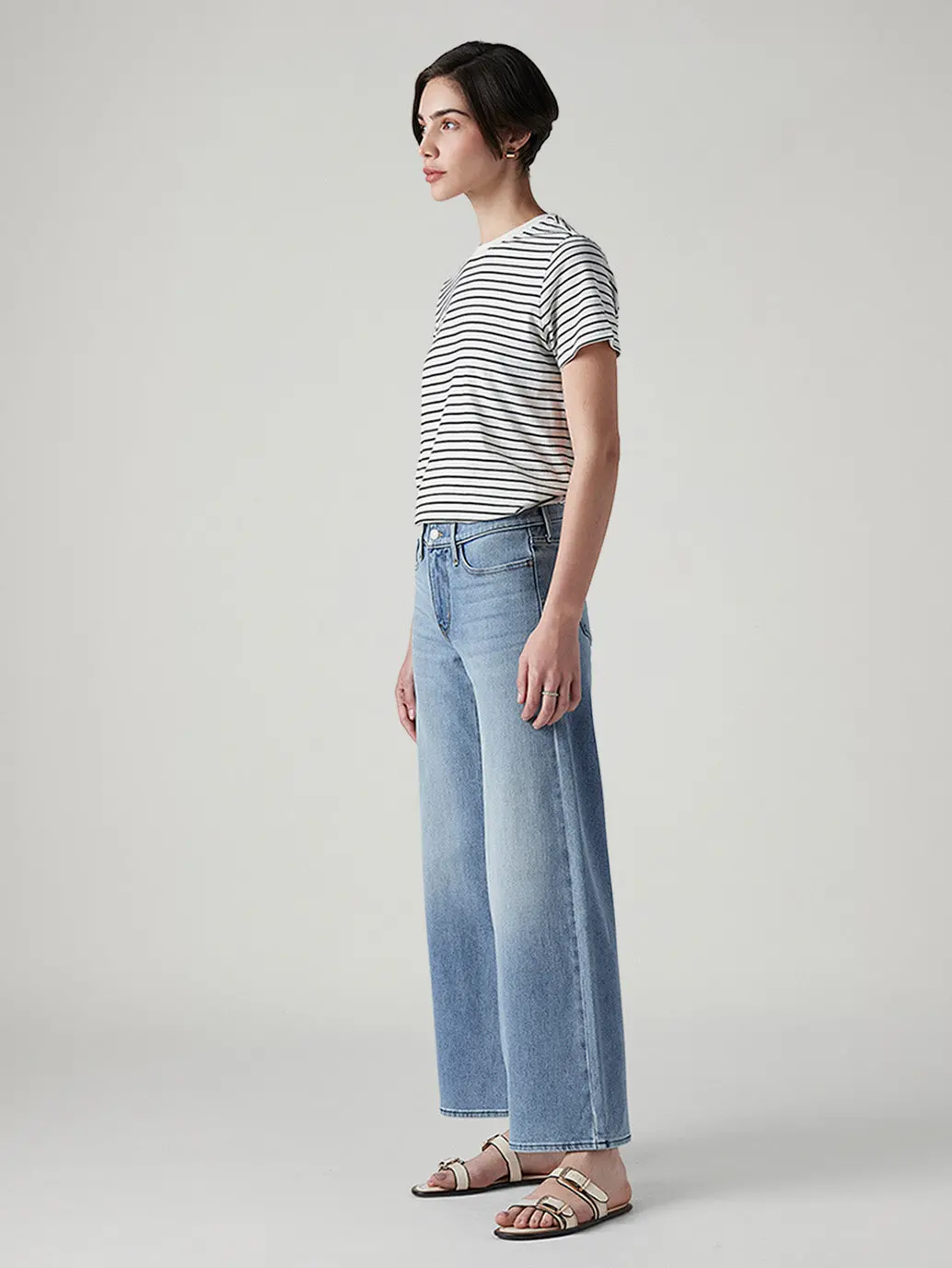 Women's 318 Light Indigo Shaping Wide Leg Fit Mid Rise Jeans 7