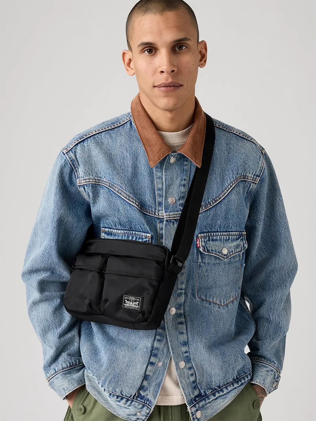 Unisex Black Solid Crossbody Bag 1