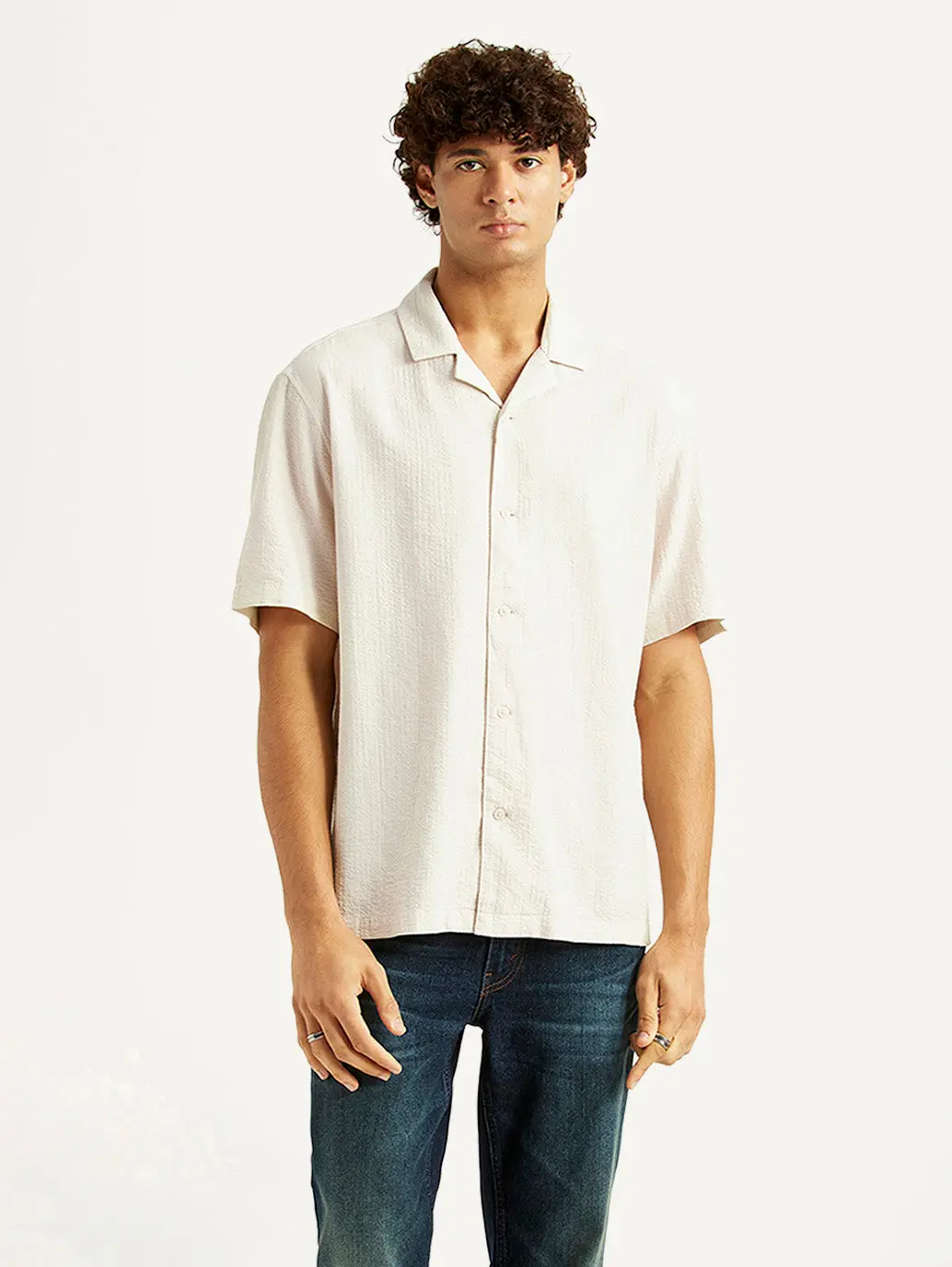 Men's Textured Off-White Relaxed Fit Camp Shirt 1