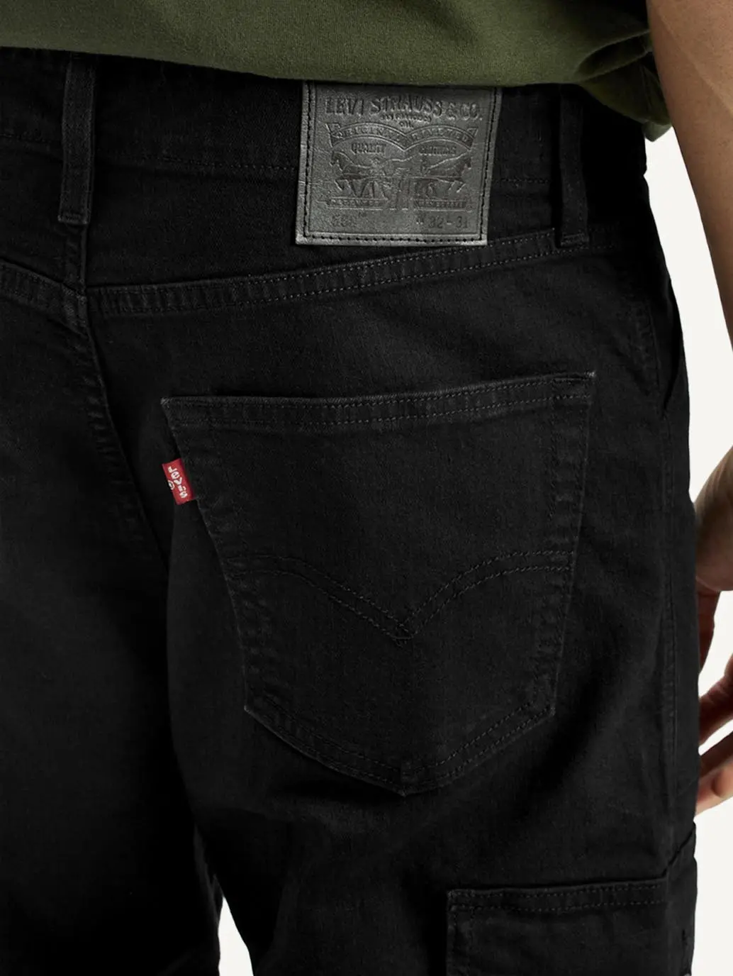 Men's 568 Black Loose Fit Mid Rise Cargo Jeans 5