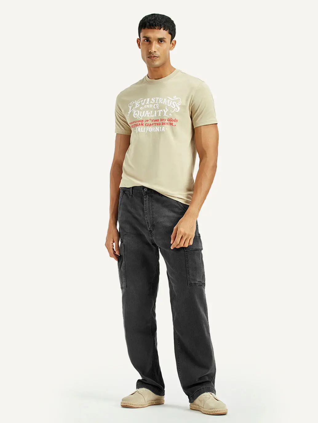 Men's Black Tapered Fit Mid Rise Cargo Jeans 1