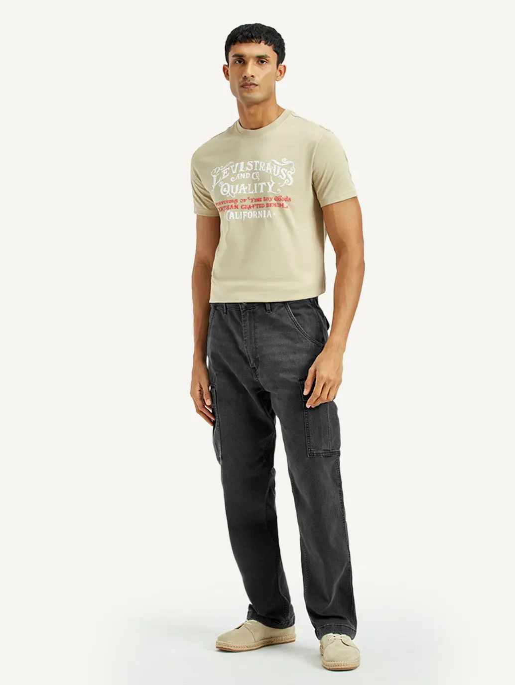 Men's Black Tapered Fit Mid Rise Cargo Jeans 2