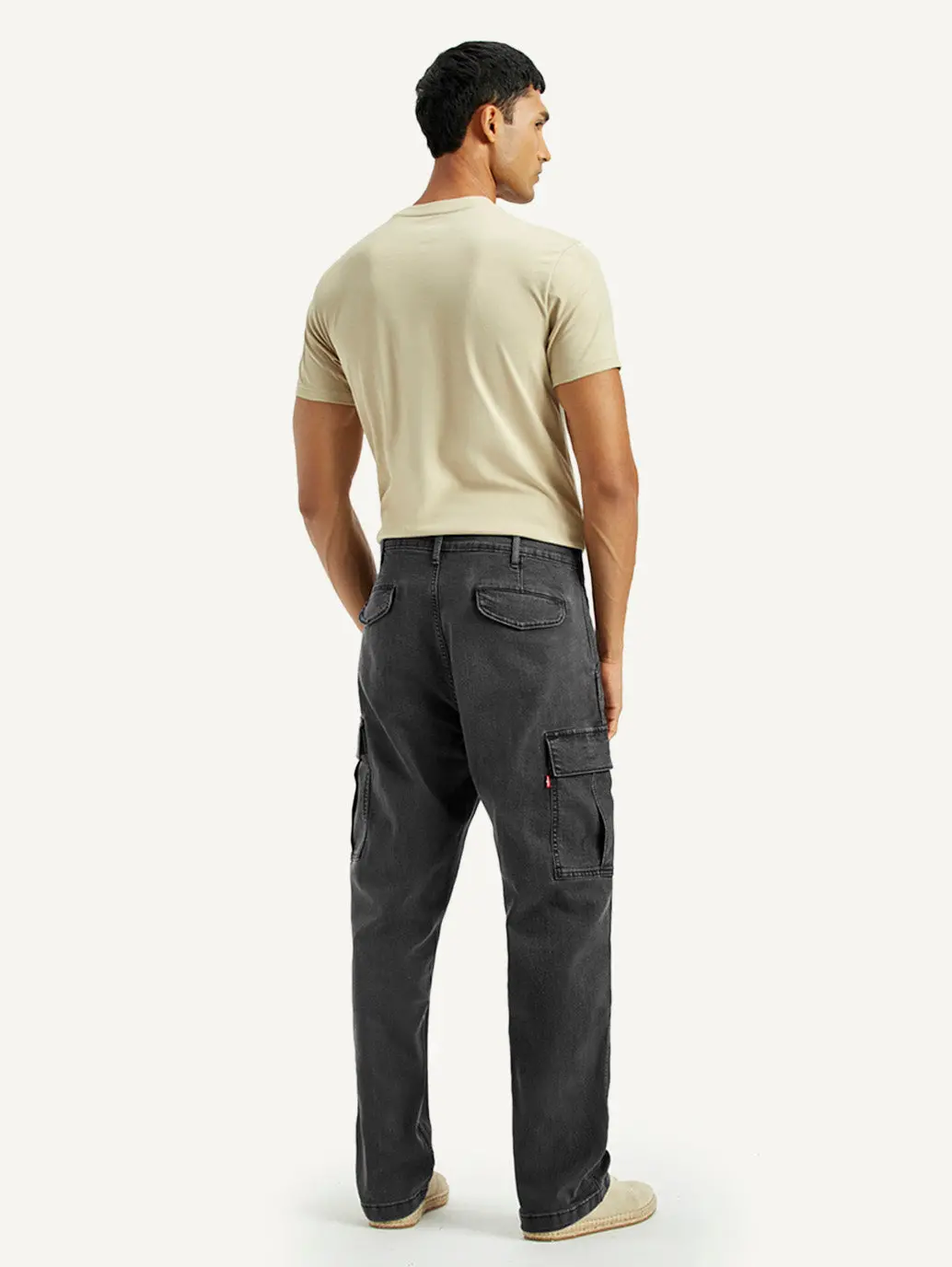 Men's Black Tapered Fit Mid Rise Cargo Jeans 4