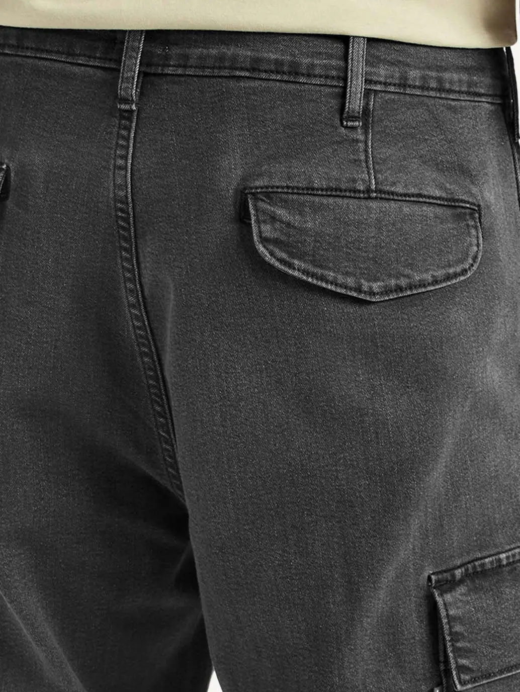 Men's Black Tapered Fit Mid Rise Cargo Jeans 5