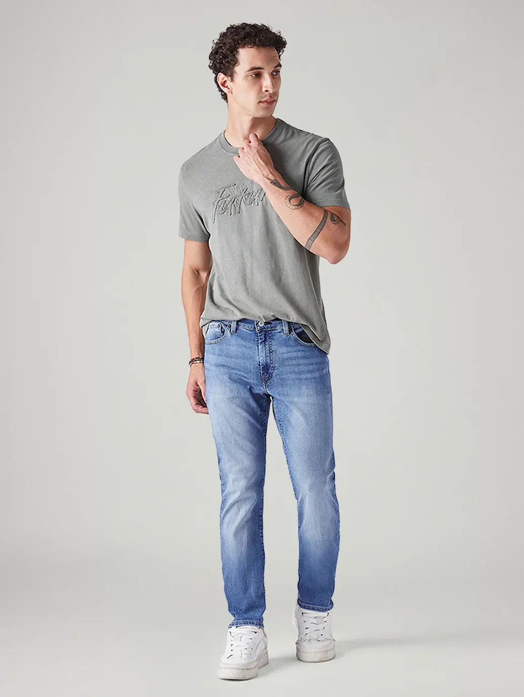 Men's 511 Light Blue Slim Fit Mid Rise Commuter Jeans 1