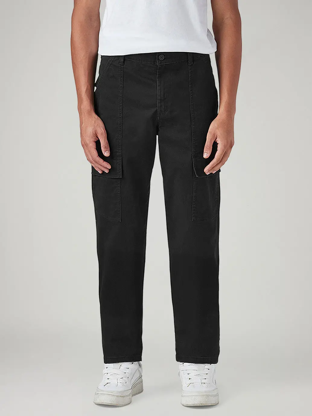 Men's Black Straight Fit Mid Rise Commuter Cargos 3