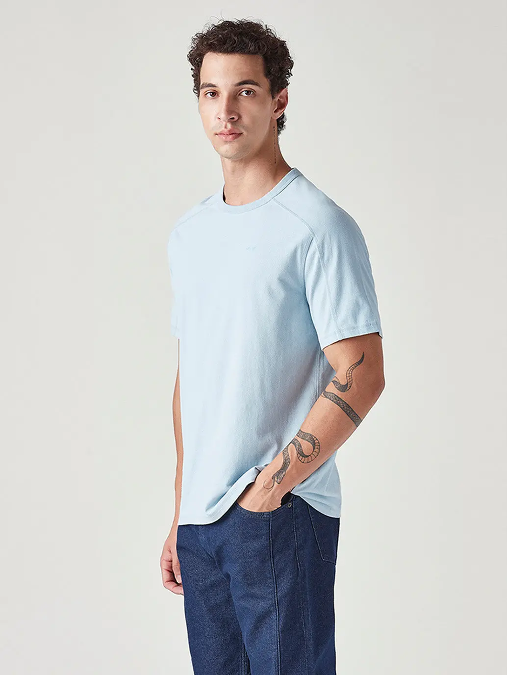 Men's Solid Regular Fit Commuter T-Shirt 5