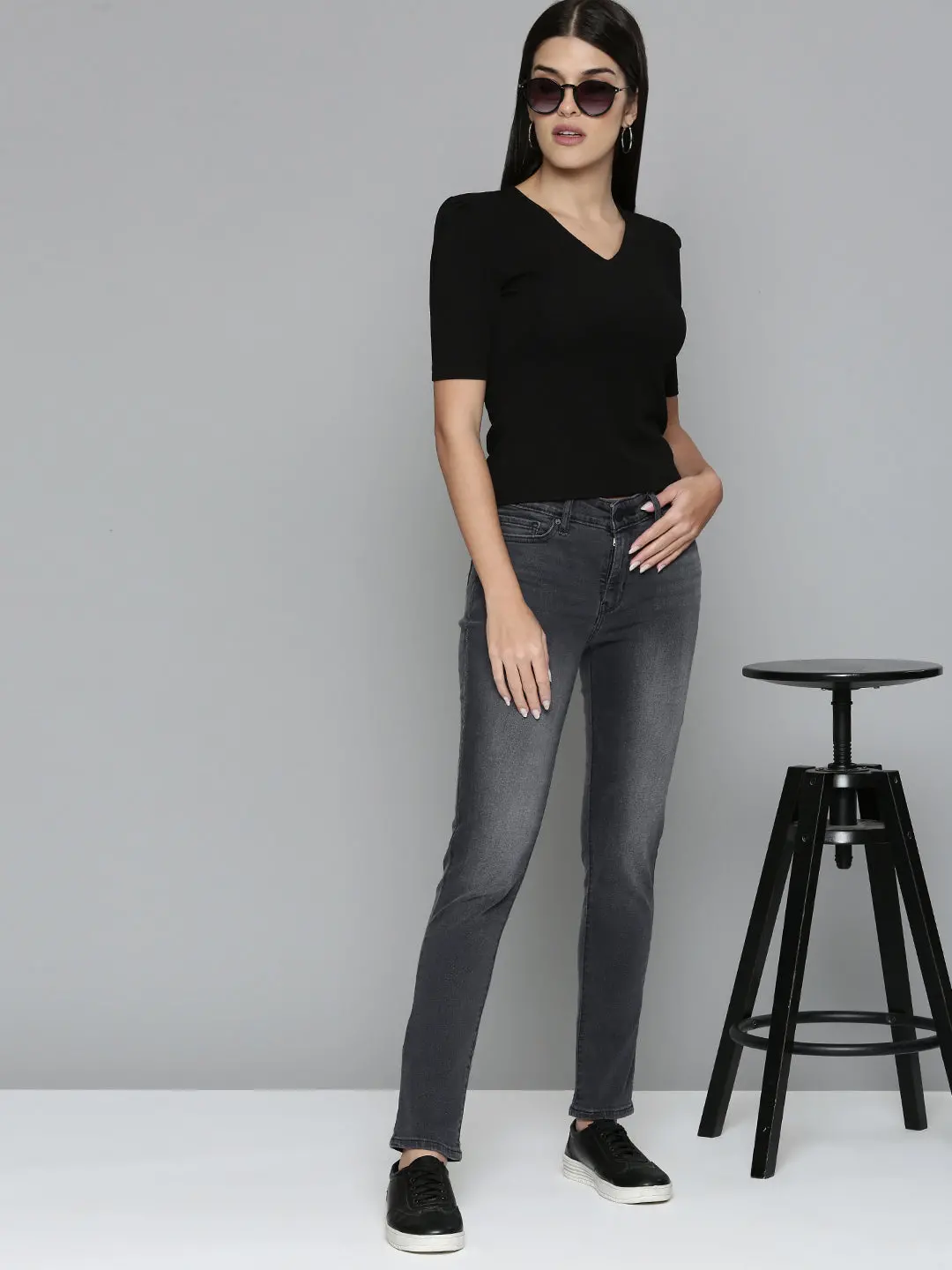 Women's 711 Black Skinny Fit Mid Rise Jeans 1