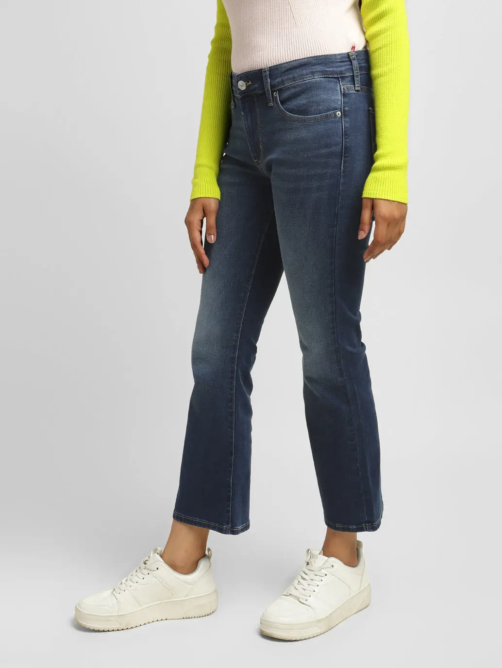 Women's 715 Blue Flared Fit Mid Rise Jeans 4