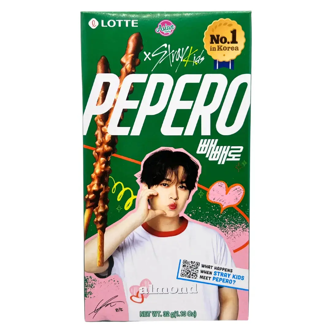 Lotte Pepero Stray Kids Almond 32G (Random Member: Lee Know, Hyunjin, I.N Or Changbin) 1