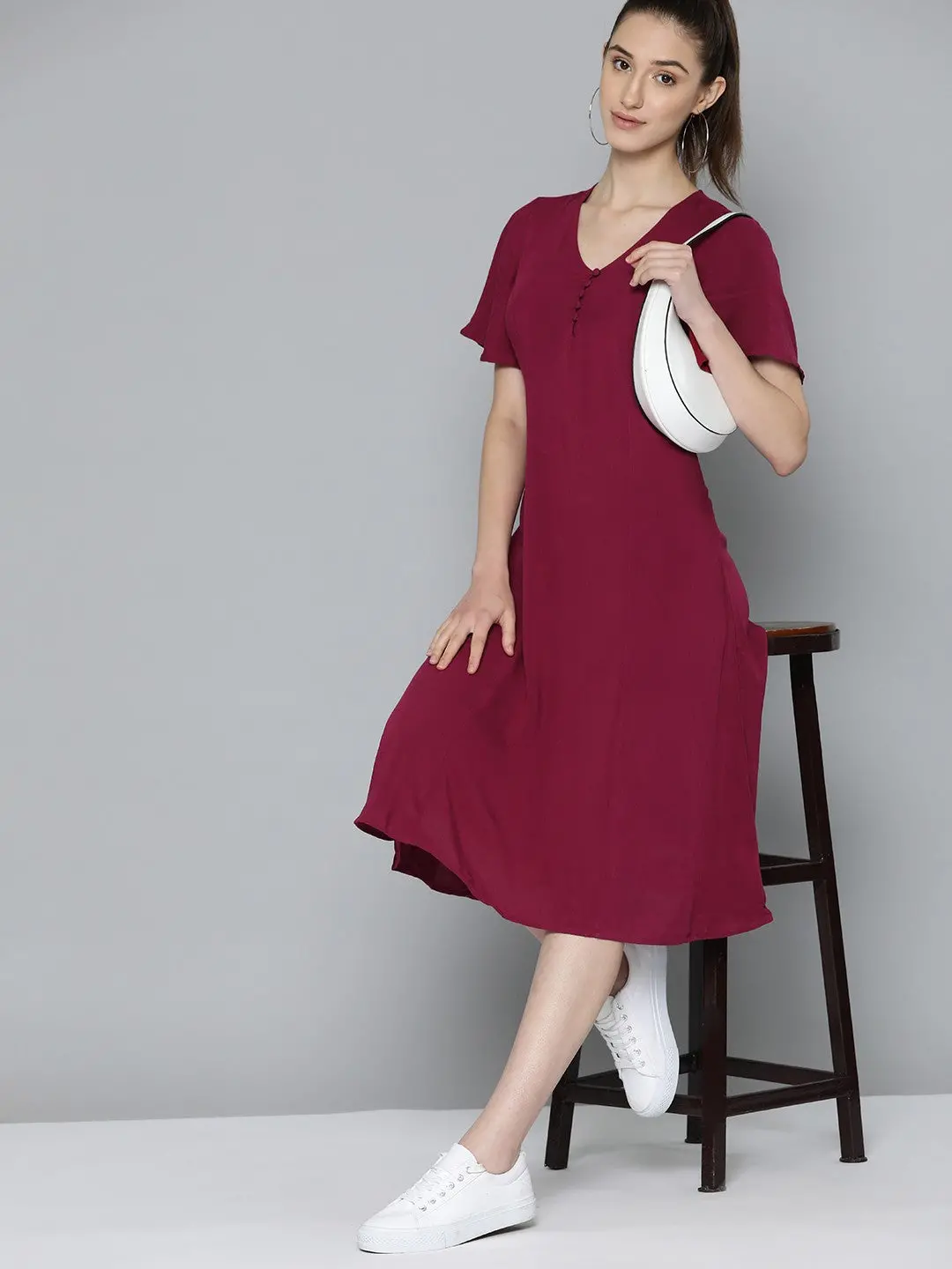 Women's Solid Red V Neck Dresses 1