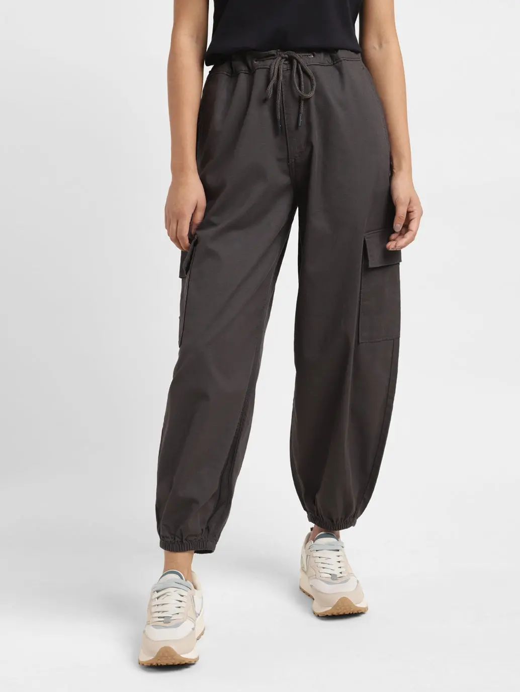 Women's High Rise Black Loose Tapered Fit Trousers 1