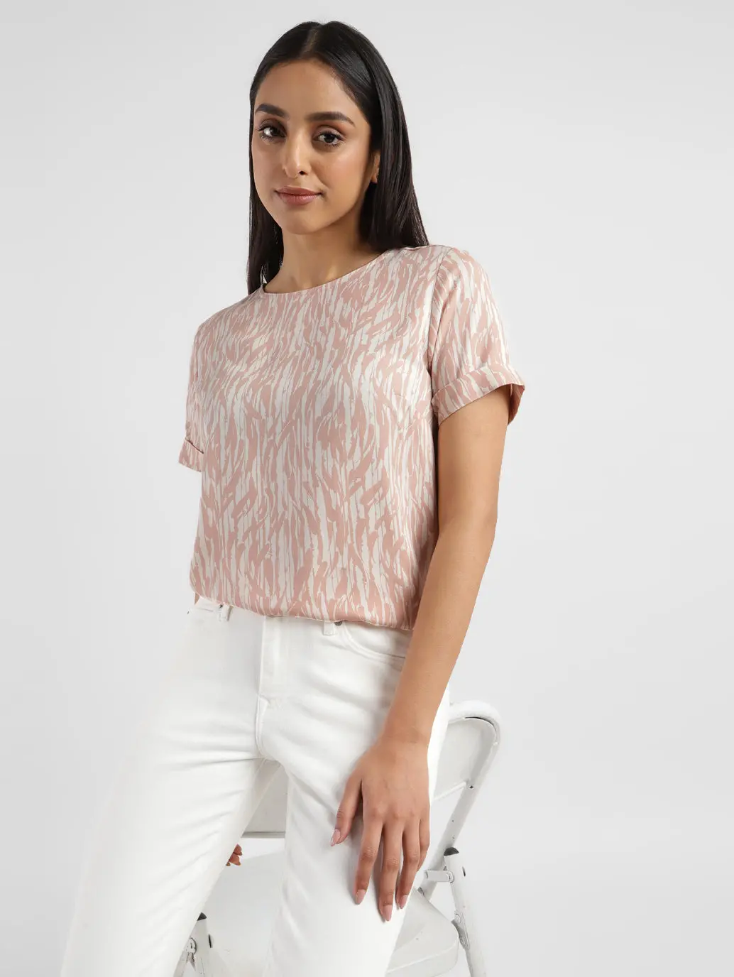 Women's Abstract Round Neck T-Shirt 1