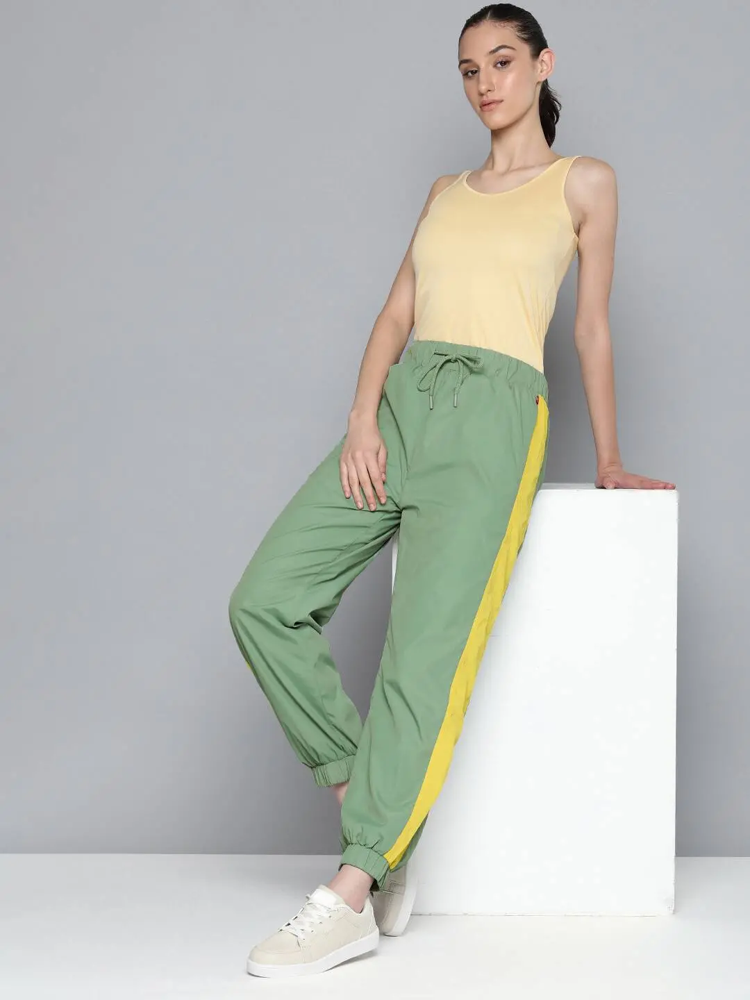 Women's Mid Rise Green Loose Tapered Fit Joggers 1
