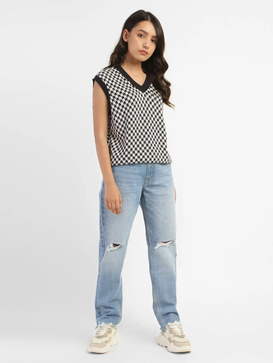 Women's V-Neck Checkered Sweater 1