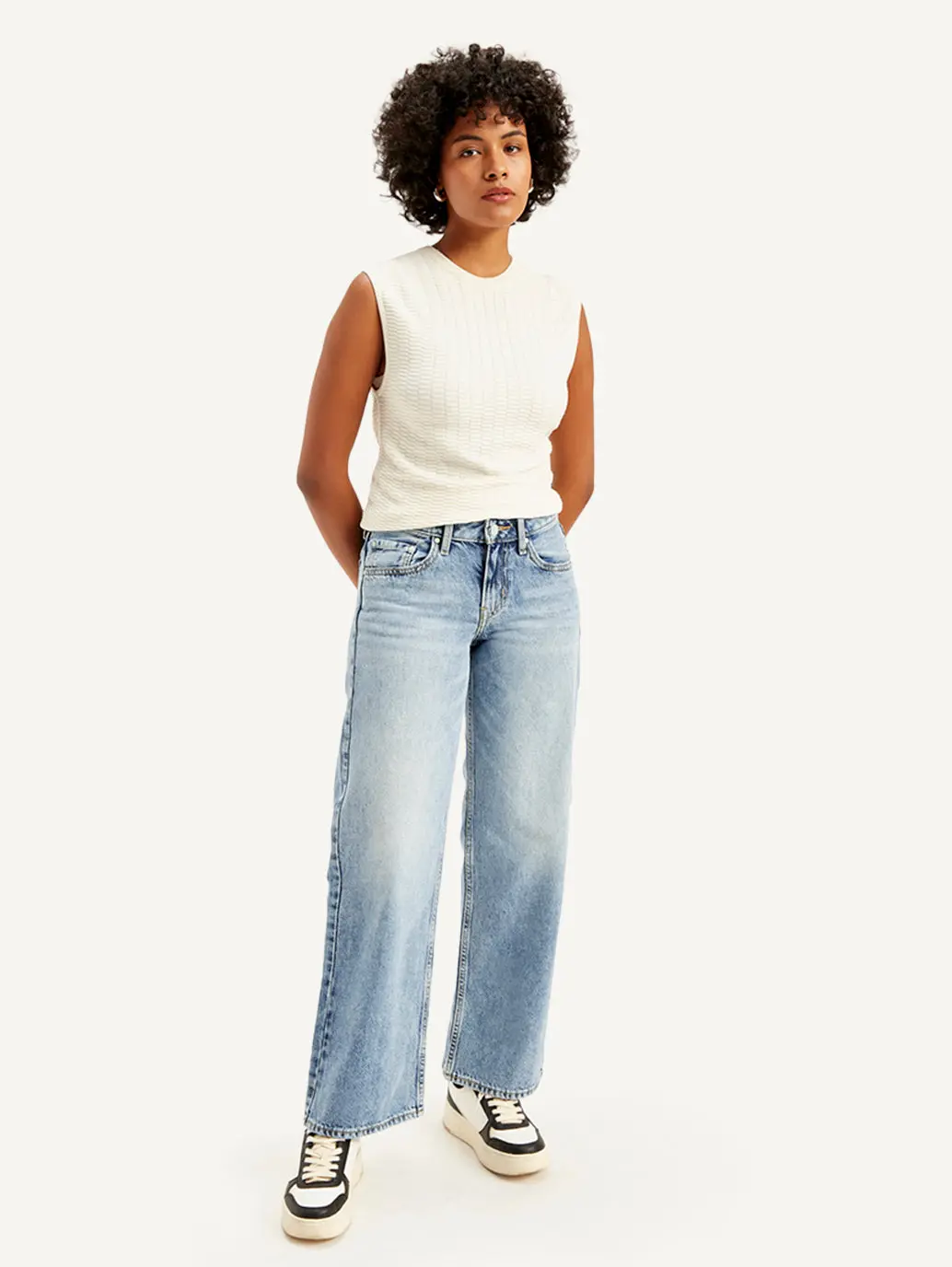 Women's Light Blue Loose Fit Low Rise Jeans 1