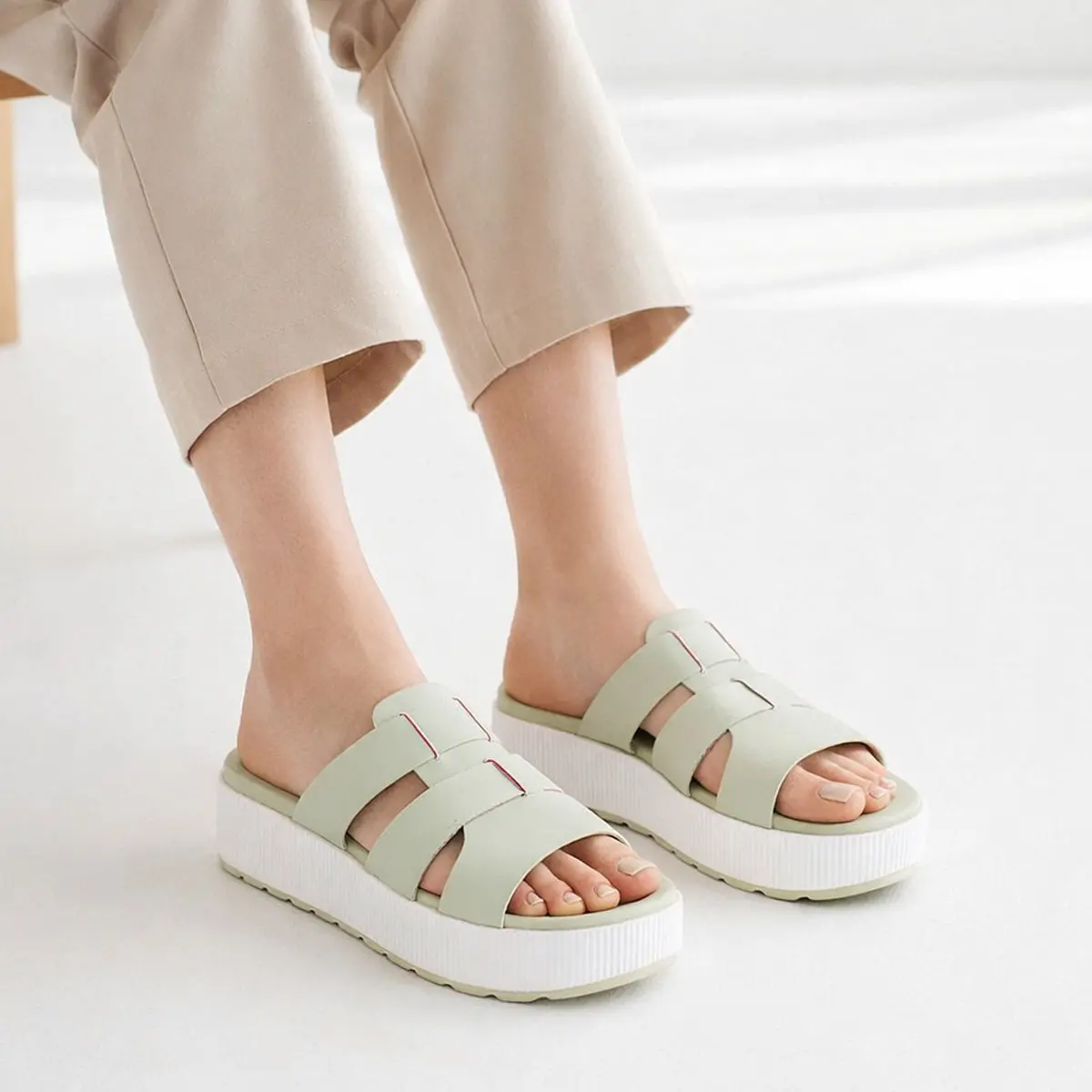 Comfy Hoka Sendai Slippers 1