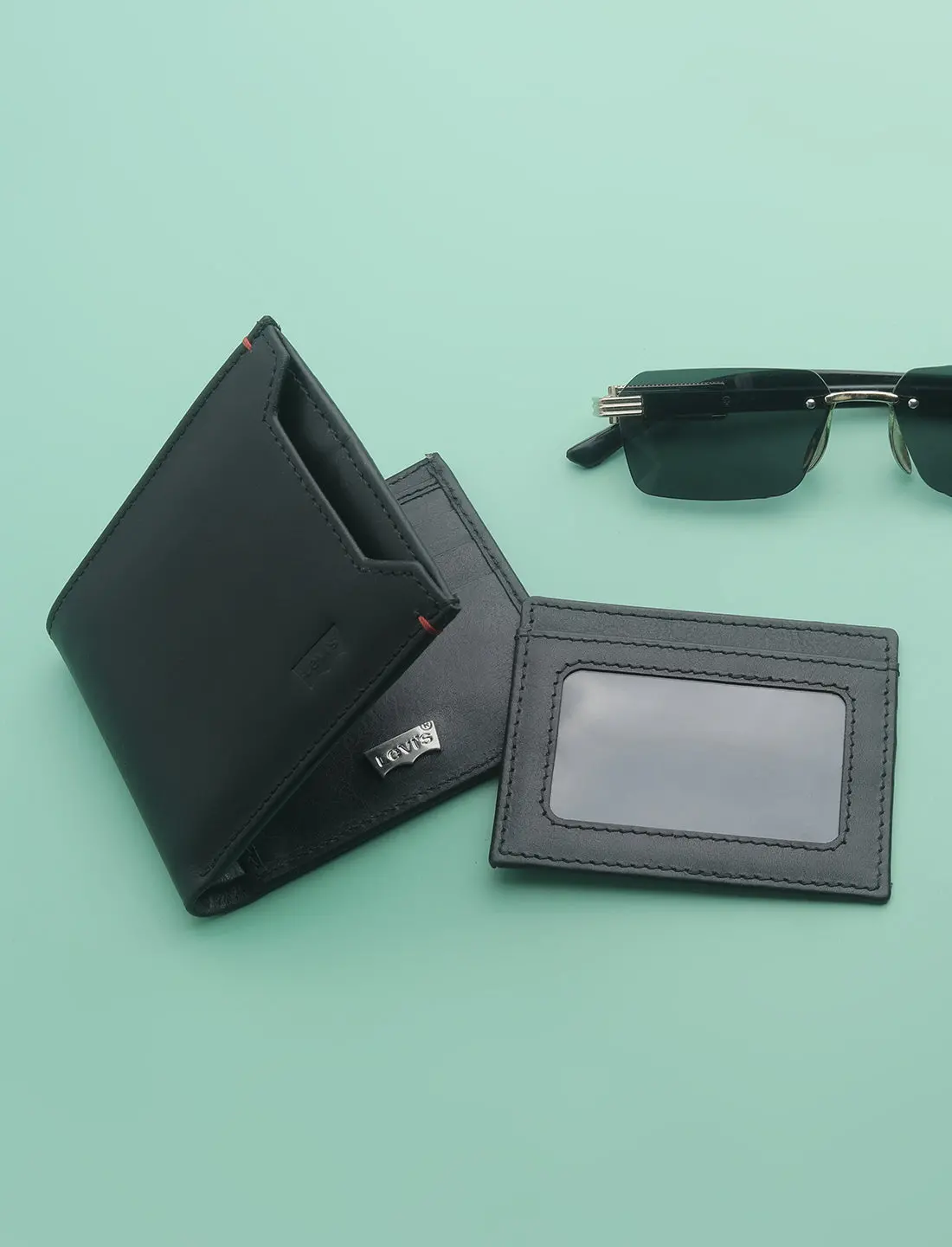Men's Black Solid Bi-Fold Wallet 1