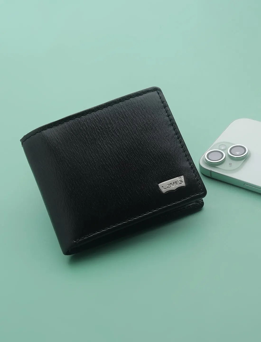 Men's Black Solid Bi-Fold Wallet 1