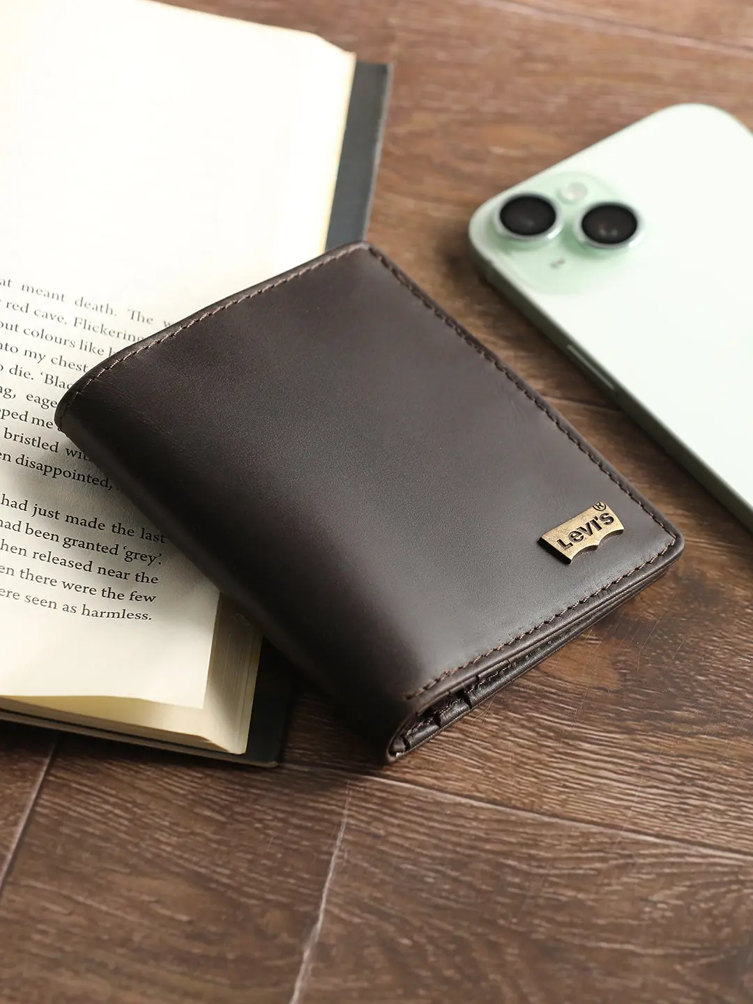 Men's Brown Solid Card Holder 1