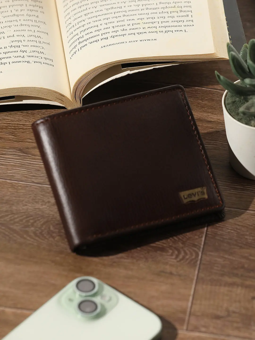 Men's Brown Solid Bi-Fold Wallet 1