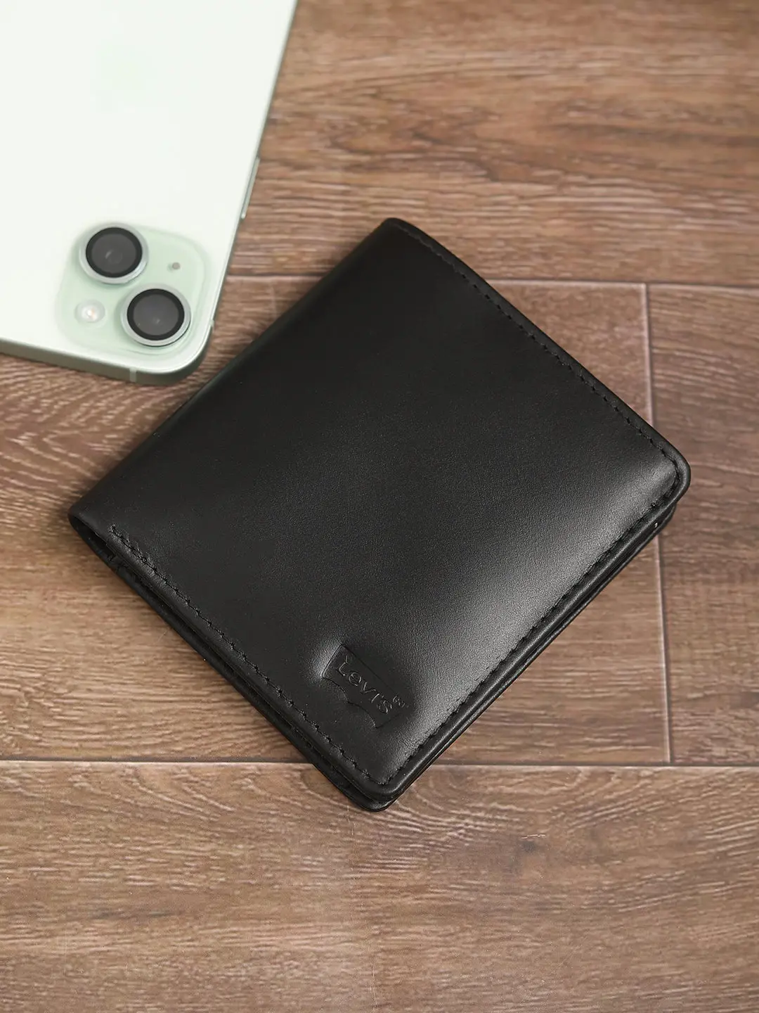 Men's Black Solid Bi-Fold Wallet 1