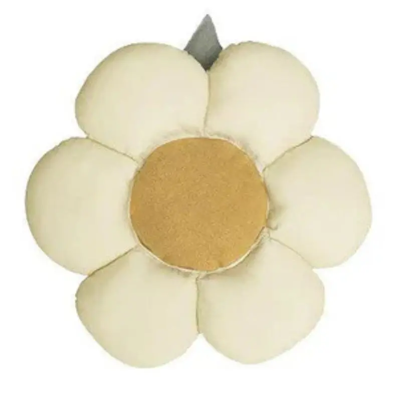 Little Daisy Cushion 1
