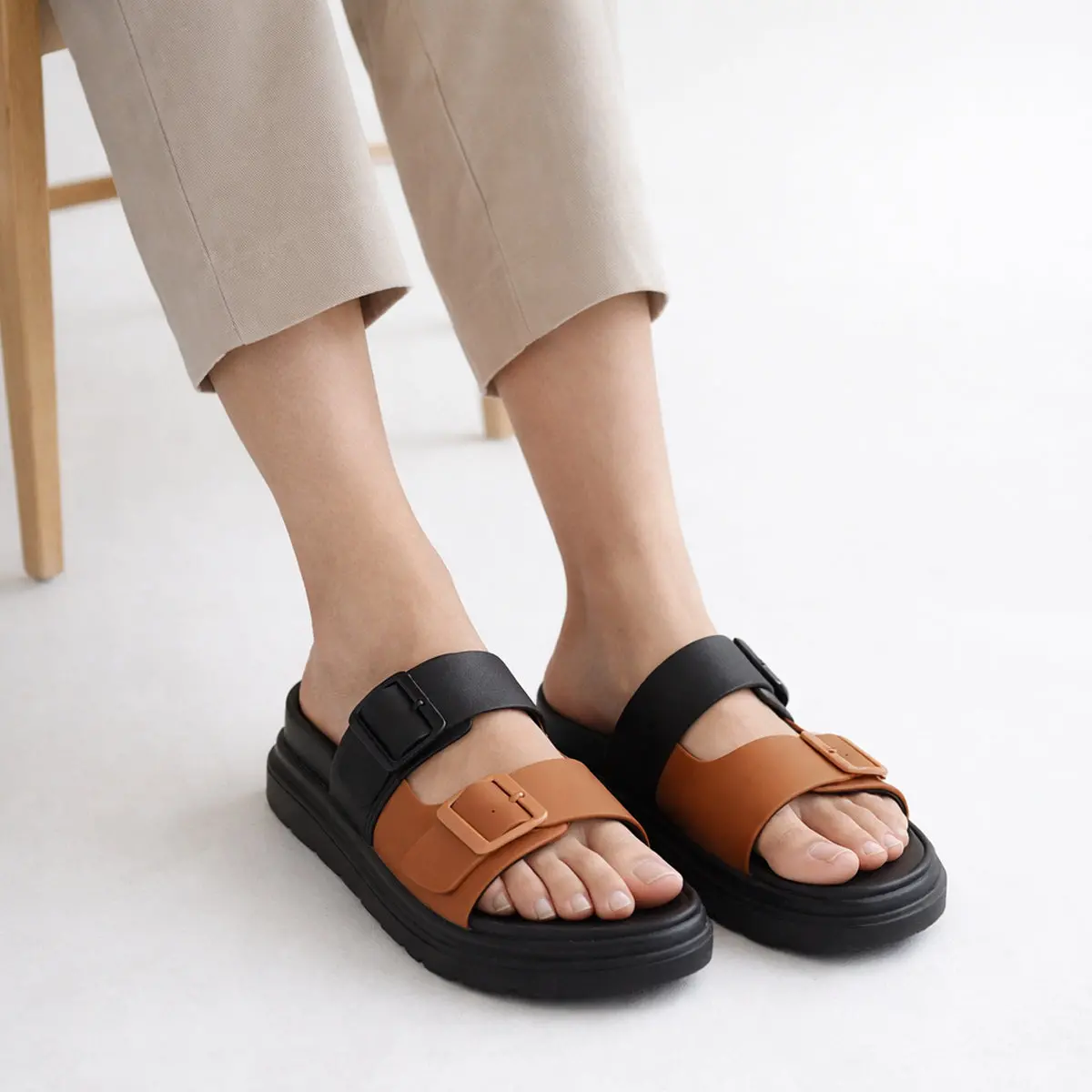 Cushioned Pick Kinder Slippers 1