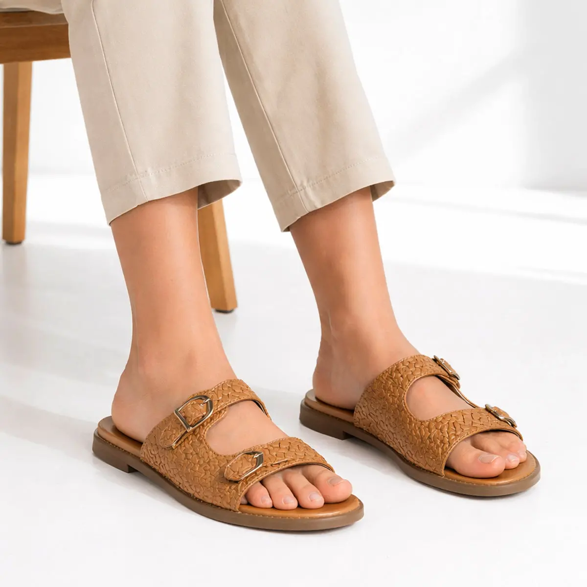 Non-Slip Huli Surrey Slippers 1