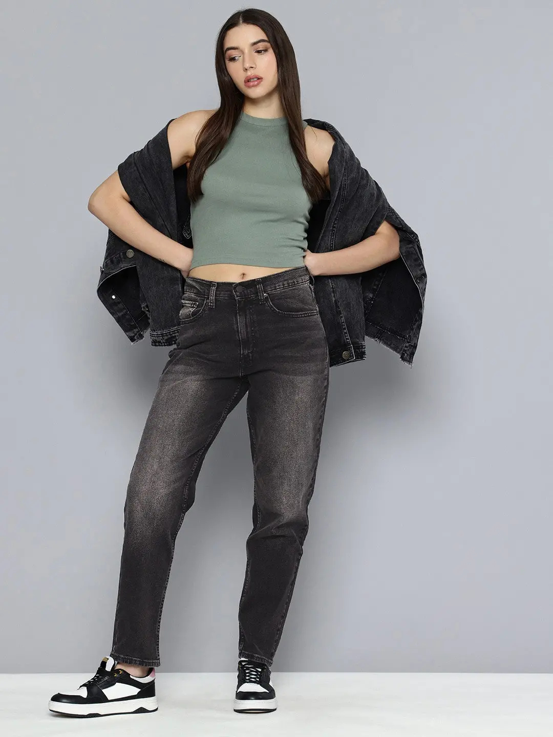 Women's 80S Mom Black Loose Fit Mid Rise Jeans 1