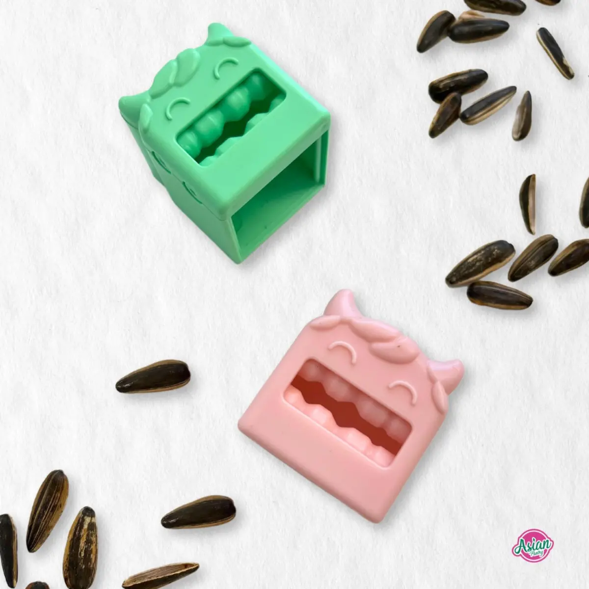 Xse Monster Sunflower Seeds Peeler (Random Colour) 1