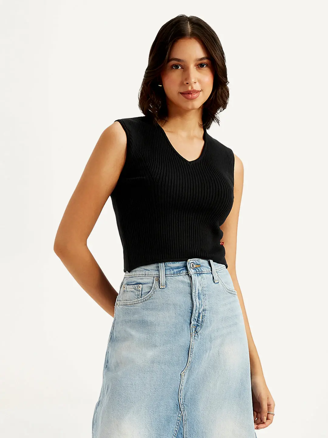 Women's Solid Black V Neck Crop Top 1